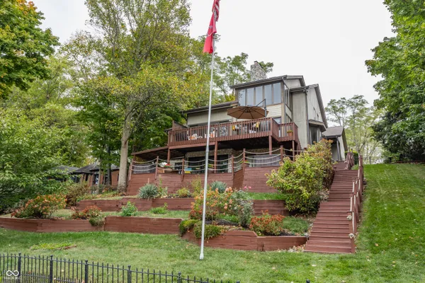 $945,000 | 709 Pleasant Point Circle, Cicero, IN 46034