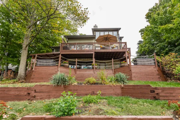 $945,000 | 709 Pleasant Point Circle, Cicero, IN 46034