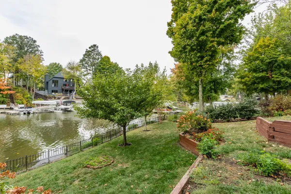 $945,000 | 709 Pleasant Point Circle, Cicero, IN 46034