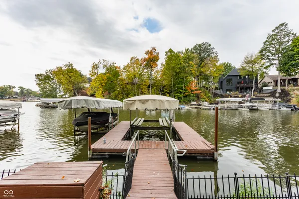 $945,000 | 709 Pleasant Point Circle, Cicero, IN 46034