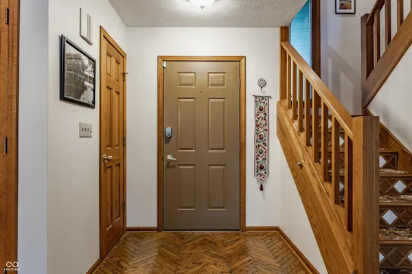 $945,000 | 709 Pleasant Point Circle, Cicero, IN 46034
