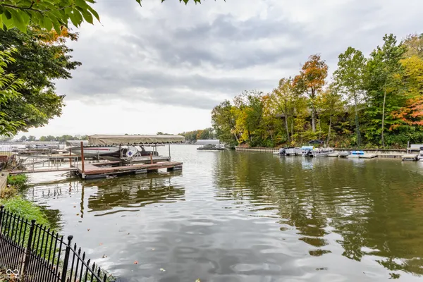 $945,000 | 709 Pleasant Point Circle, Cicero, IN 46034