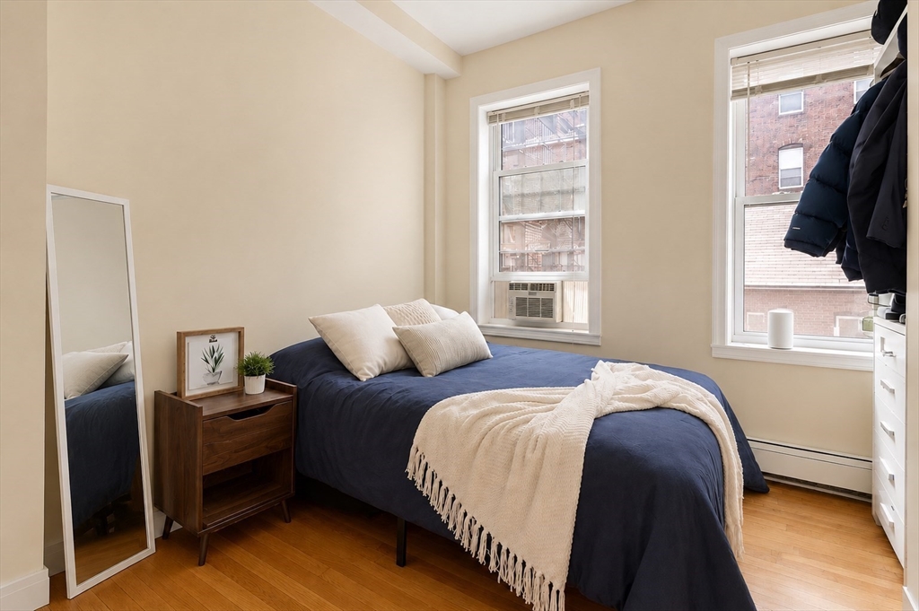 28 Phillips Street, Unit 3 Boston, MA 02114 - Photo 5 of 15