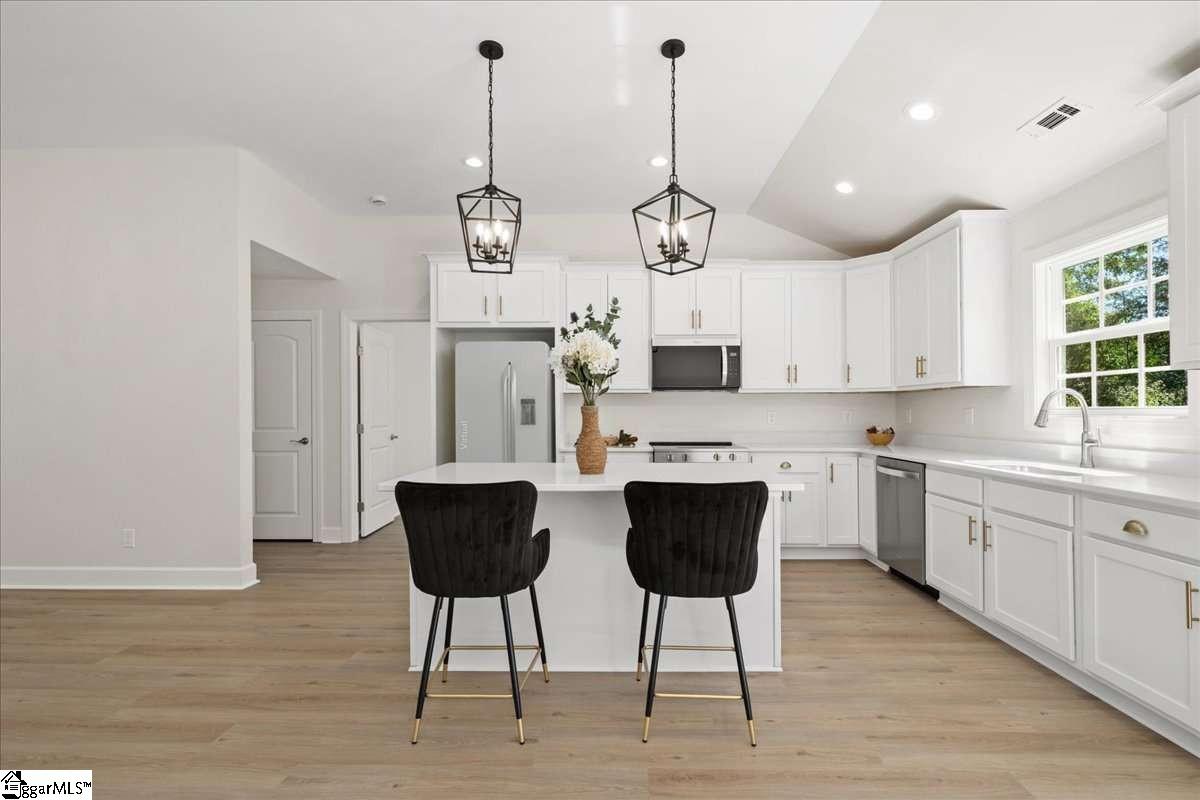 1005 Cove Circle Anderson, SC 29626 - Photo 3 of 39