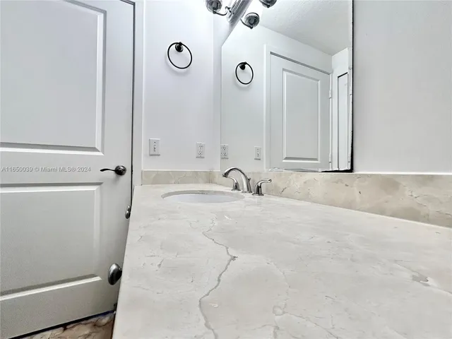 a view of bath room with a bathtub