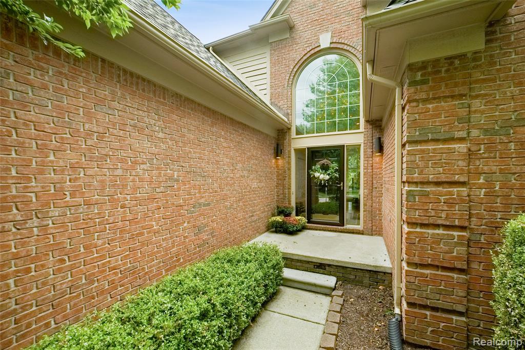 3743 Sleepy Fox Drive Rochester Hills, MI 48309 - Photo 4 of 55