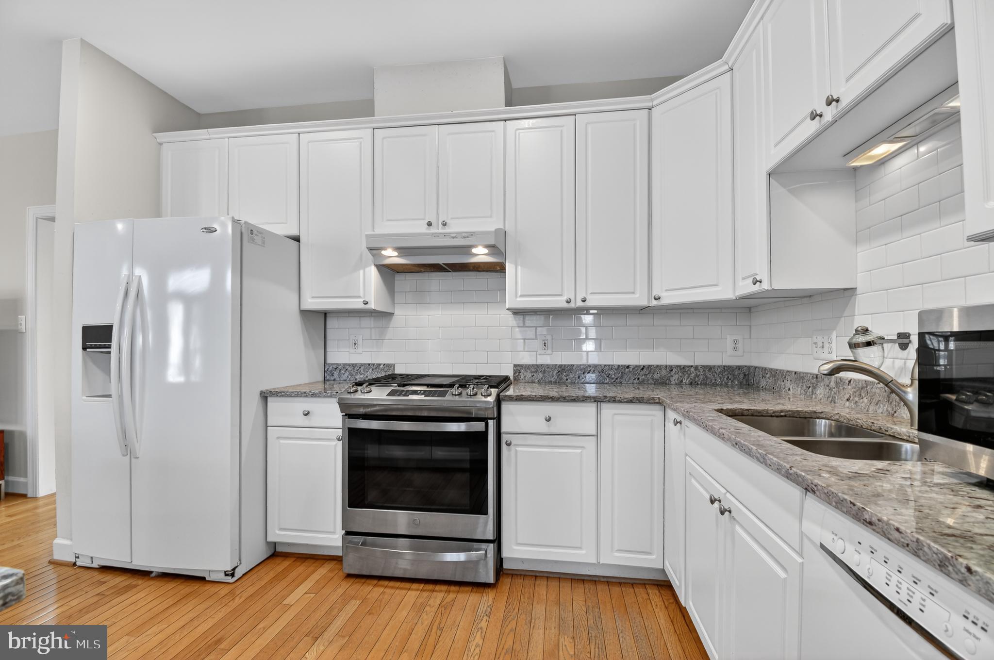 8439 Bells Ridge Terrace Potomac, MD 20854 - Photo 2 of 43