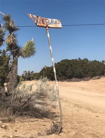 $35,000 | 195 Ste/2 Min Burg, Llano, CA 93544