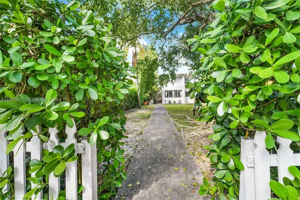 $2,400 | 171 Northeast 46th Street, Unit 1, Miami, FL 33137