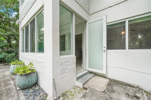$2,400 | 171 Northeast 46th Street, Unit 1, Miami, FL 33137