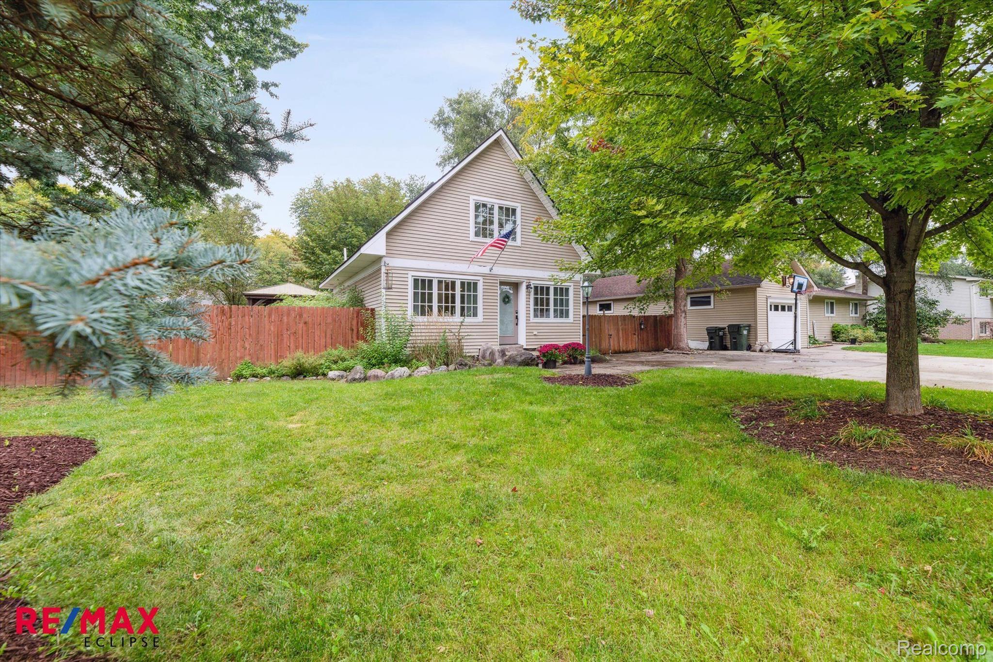 3400 Longview Avenue Rochester, MI 48307 - Photo 2 of 27