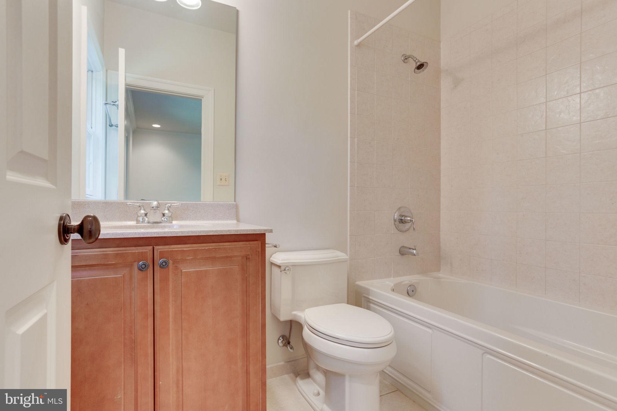 1843 Hunter Mill Road Vienna, VA 22182 - Photo 56 of 78 En-suite bathroom