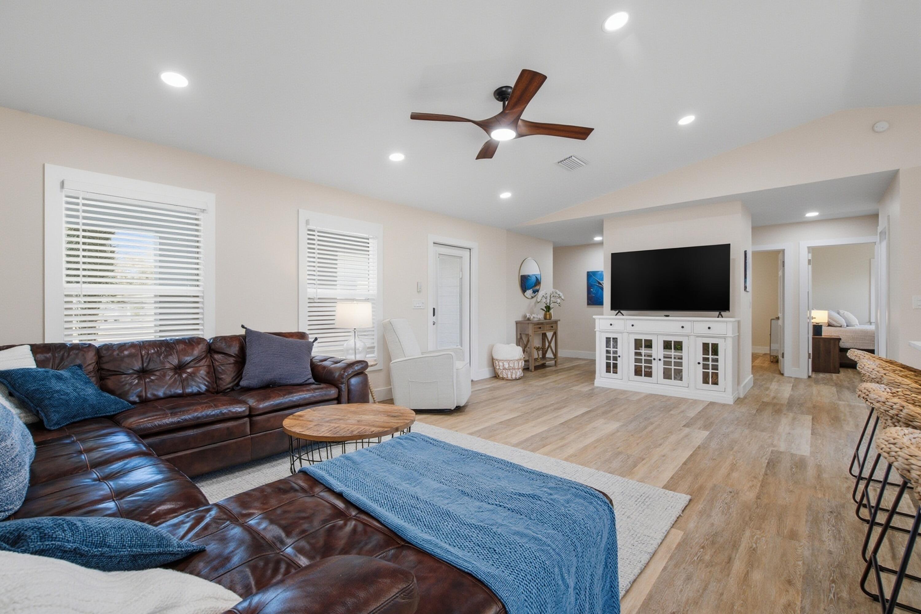 5216 Southeast Orange Street Stuart, FL 34997 - Photo 7 of 41 5216_SE_Orange_St_009