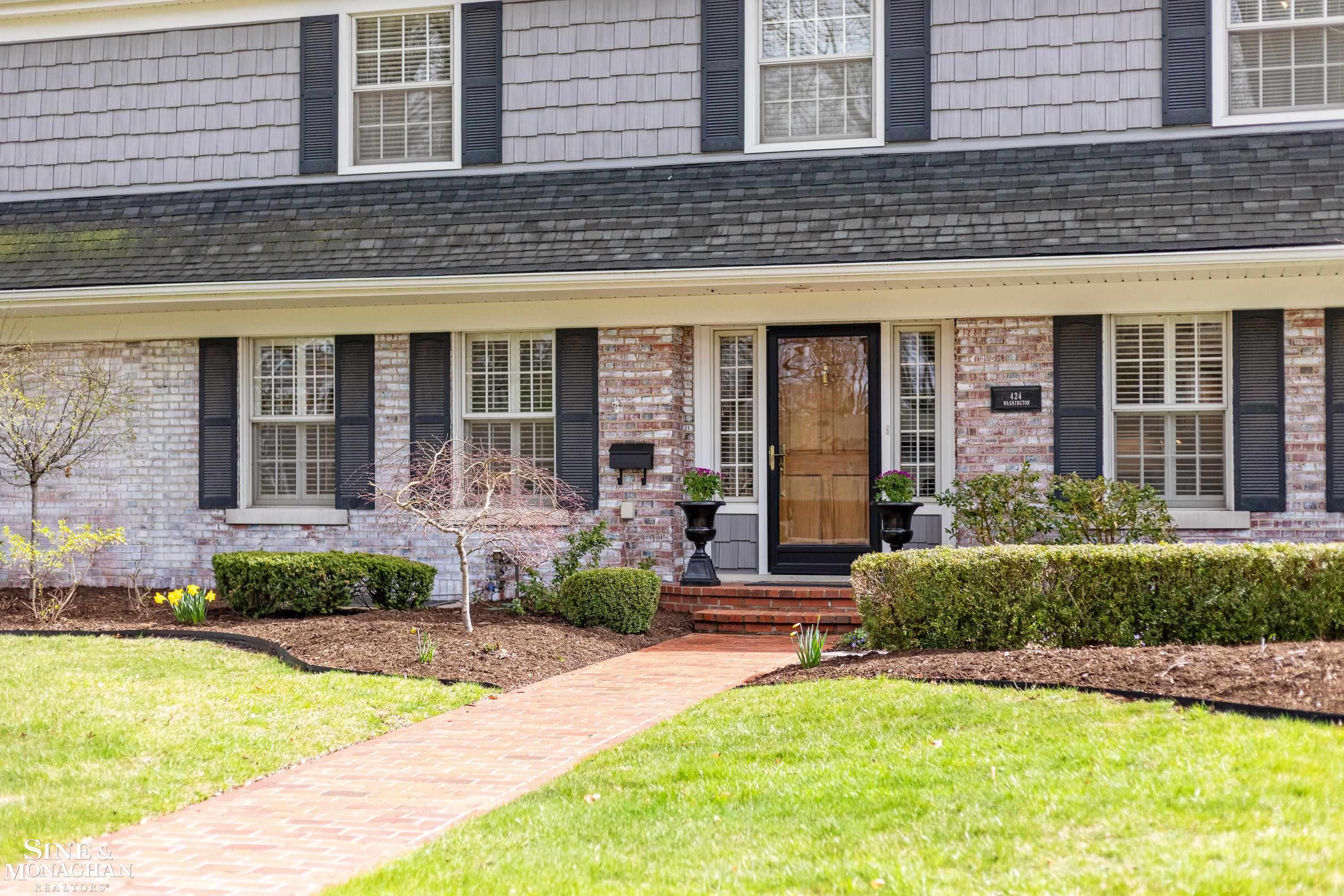 424 Washington Road Grosse Pointe, MI 48230 - Photo 4 of 80 50171831-f35482e8-fa4e-4aa8-aabc-44c10beeccea.JPG