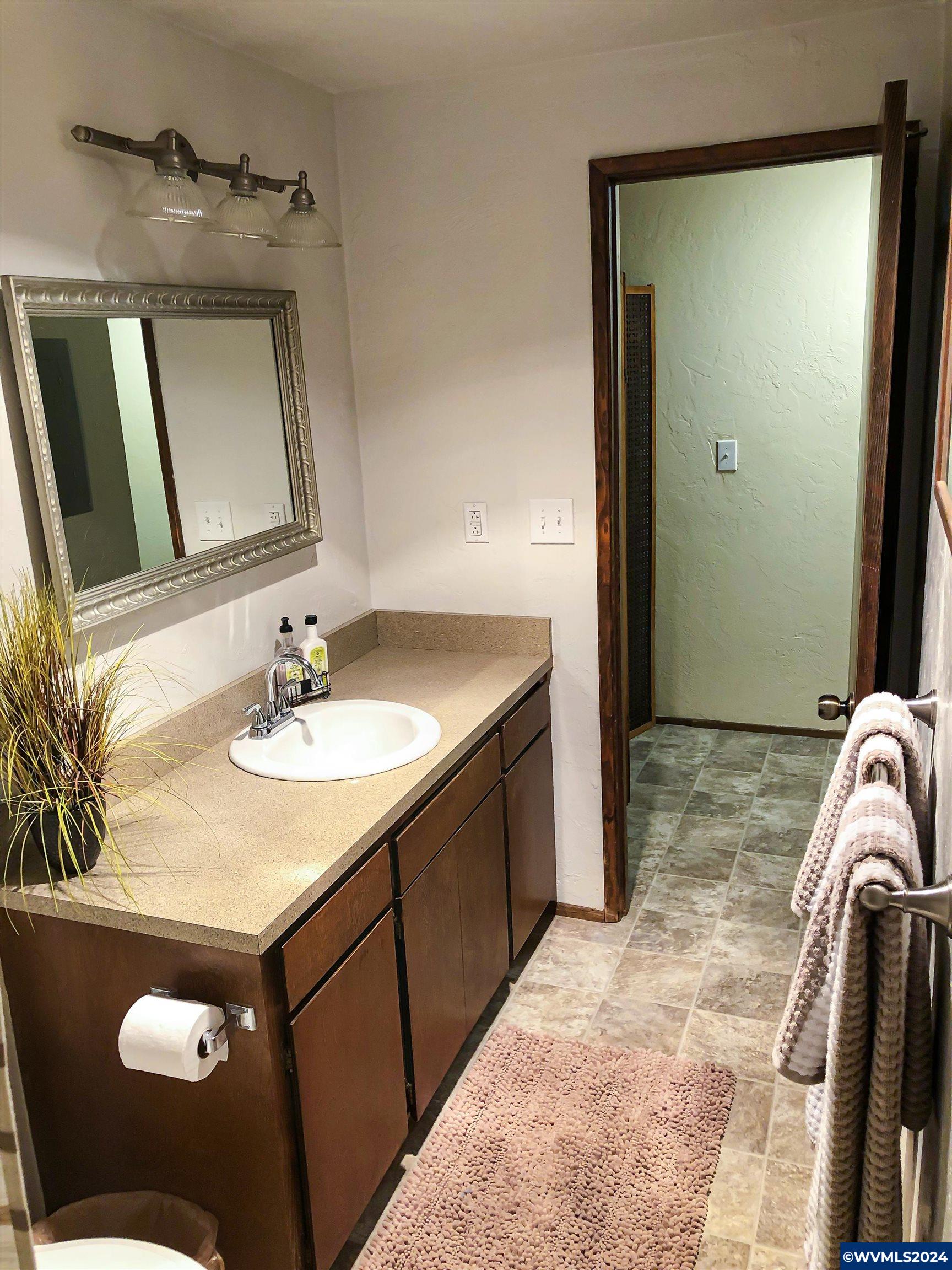 1018 Southwest 10th Avenue Albany, OR 97321 - Photo 7 of 12