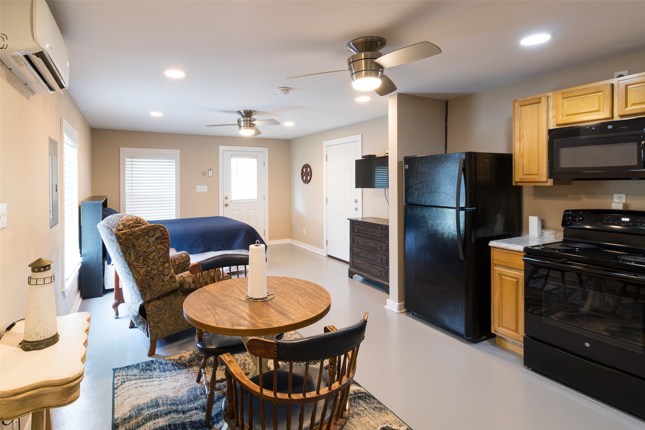 511 Commerce Street Palacios, TX 77465 - Photo 19 of 40 Unit C - Studio