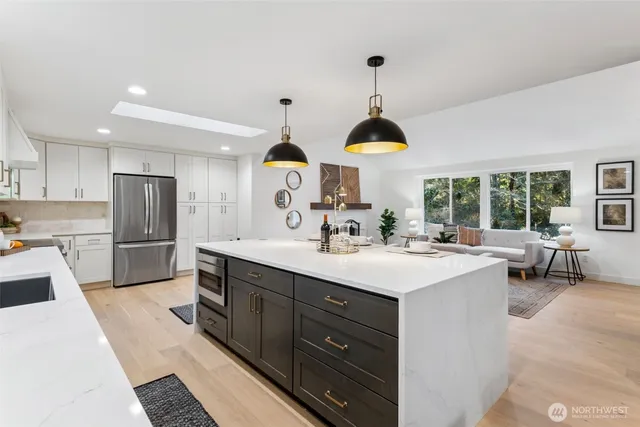 $1,395,000 | 14925 258th Avenue Southeast, Issaquah, WA 98027