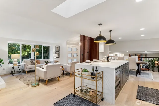 $1,395,000 | 14925 258th Avenue Southeast, Issaquah, WA 98027