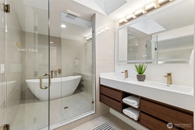 $1,395,000 | 14925 258th Avenue Southeast, Issaquah, WA 98027