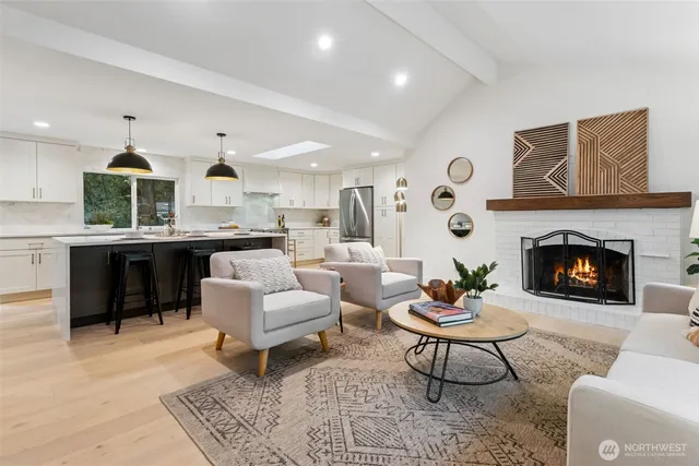 $1,395,000 | 14925 258th Avenue Southeast, Issaquah, WA 98027