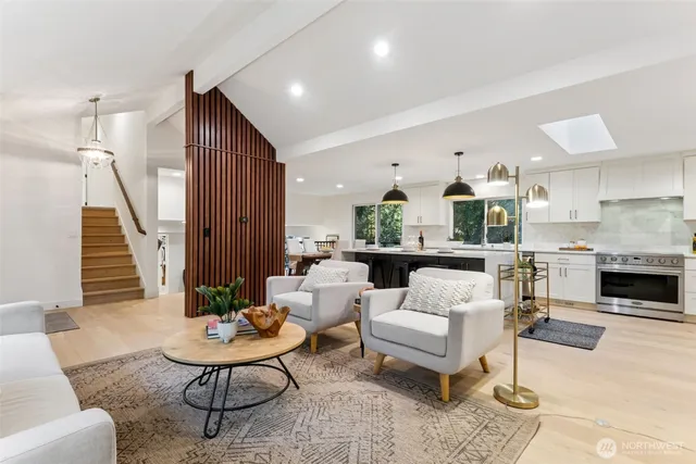 $1,395,000 | 14925 258th Avenue Southeast, Issaquah, WA 98027