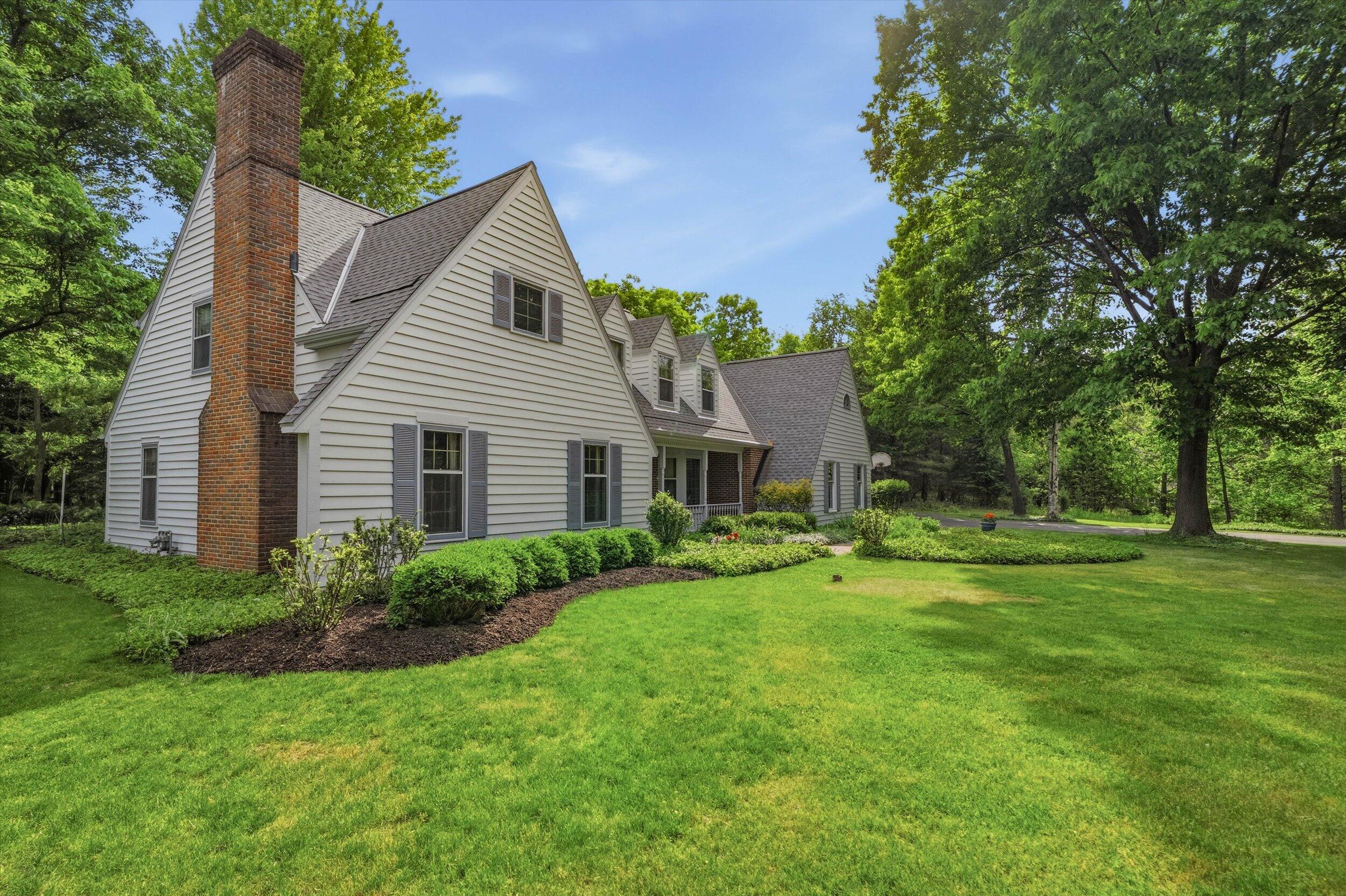304 Fieldstone Road Delafield, WI 53018 - Photo 1 of 16 GORGEOUS Brickwork