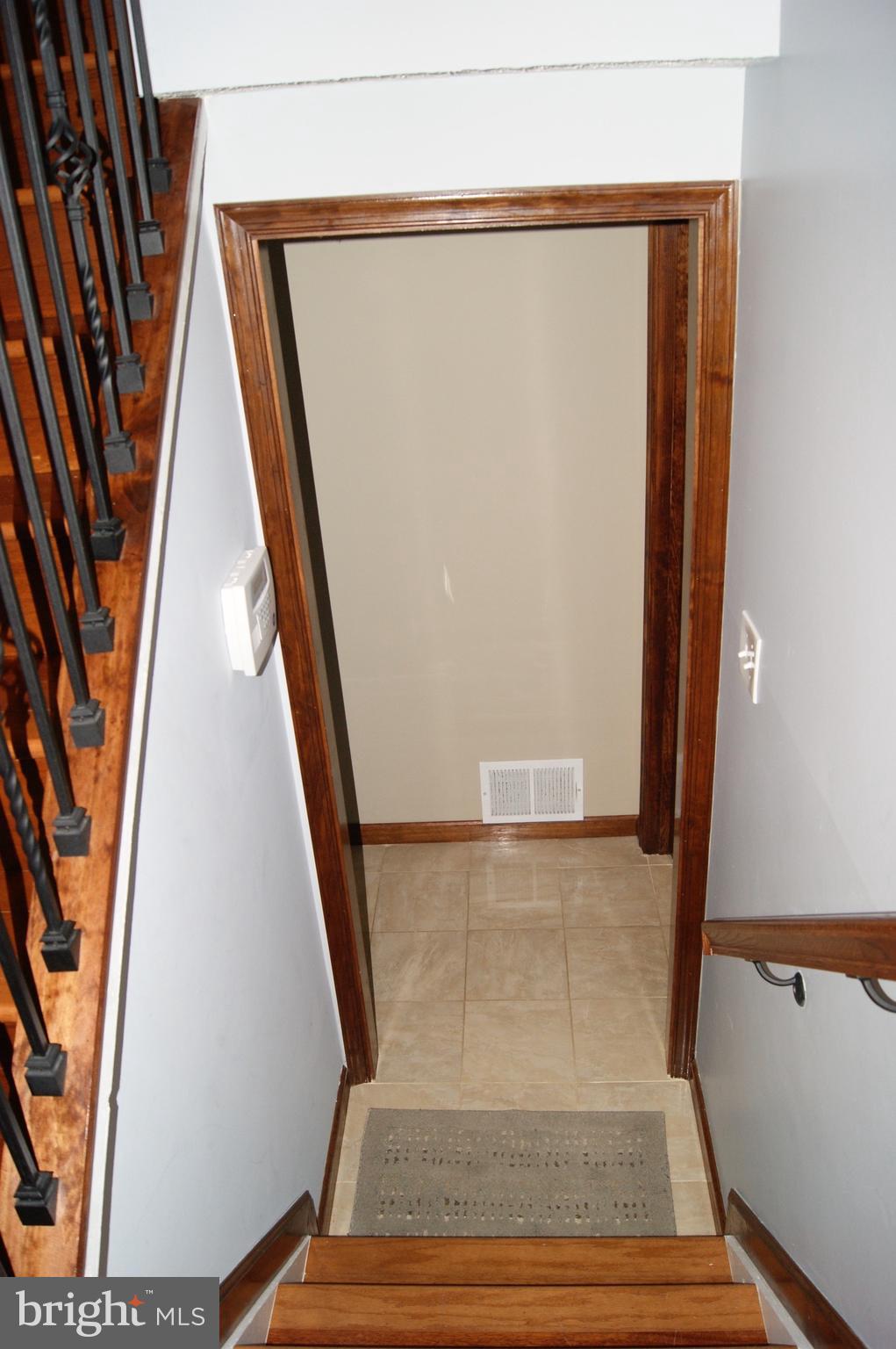 9705 Butterfly Lane Springdale, MD 20721 - Photo 18 of 29 Interior (General)