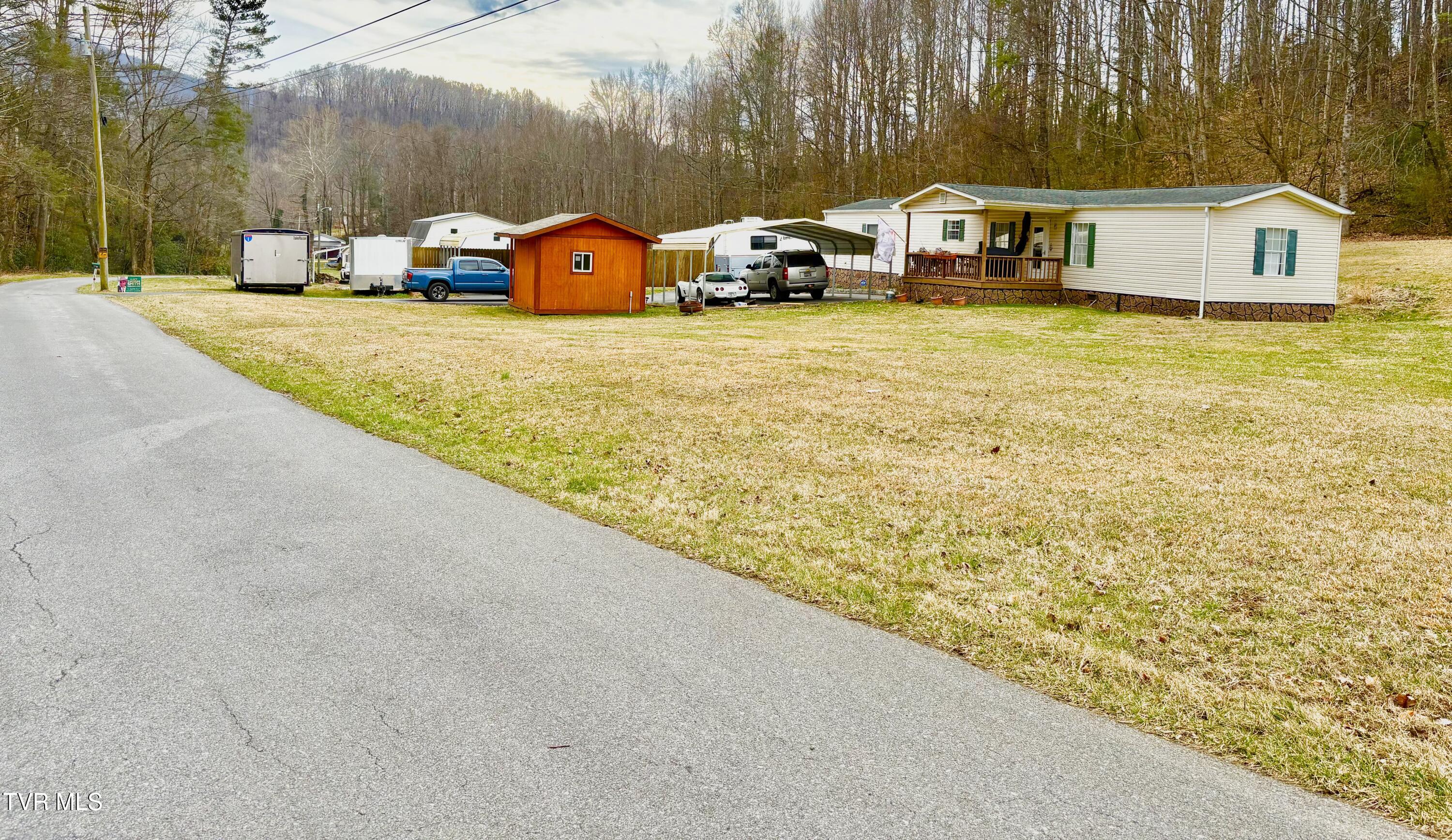 133 Mill Creek Road Elizabethton, TN 37643 - Photo 2 of 53 IMG_0235