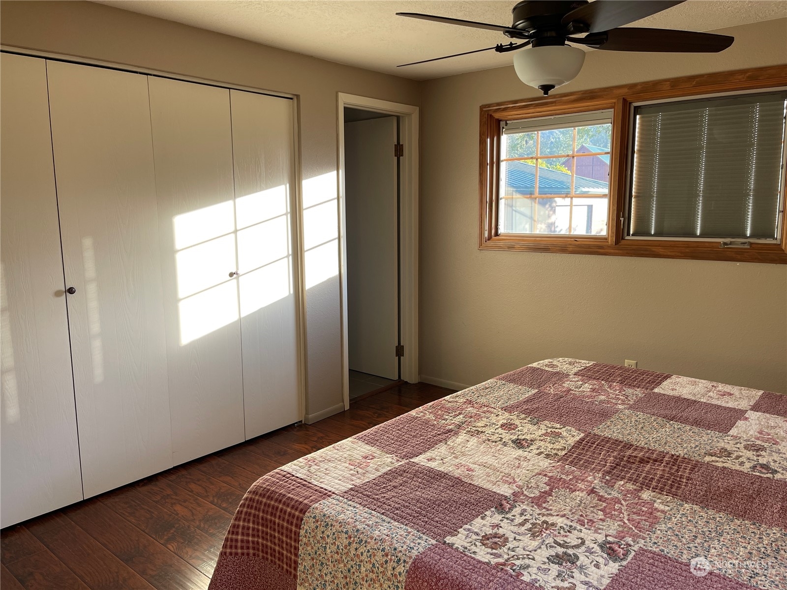 103 Wolf Fork Road Dayton, WA 99328 - Photo 11 of 40 a bedroom with a bed and a window