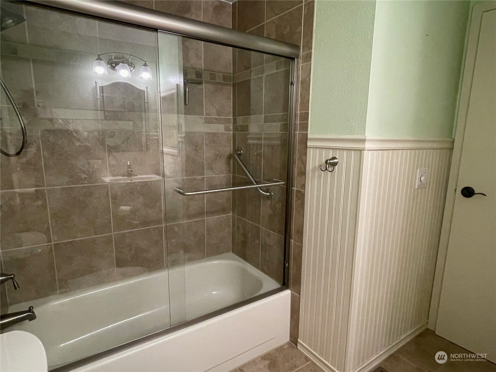 103 Wolf Fork Road Dayton, WA 99328 - Photo 16 of 40 a bathroom with a bathtub and a shower