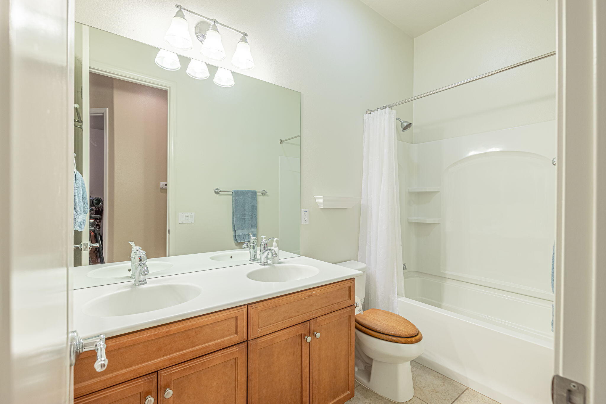 6827 Cabernet Road Palmdale, CA 93551 - Photo 33 of 50 a bathroom with a sink a toilet and shower