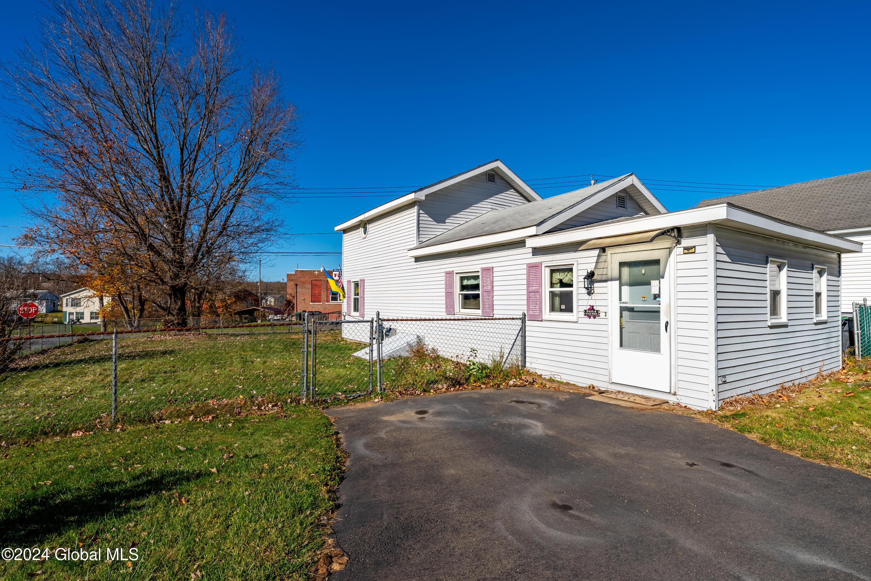 1184 River Road Troy, NY 12182 - Photo 4 of 21 DSC05797-HDR