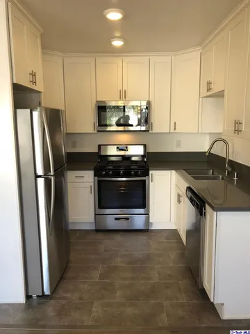 $2,250 | 4025 West Adams Boulevard, Unit 25, Los Angeles, CA 90018