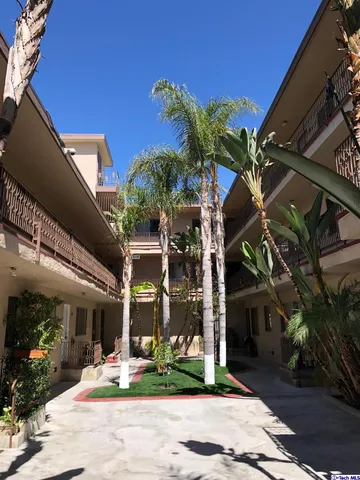 $2,250 | 4025 West Adams Boulevard, Unit 25, Los Angeles, CA 90018