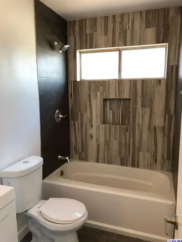 $2,250 | 4025 West Adams Boulevard, Unit 25, Los Angeles, CA 90018