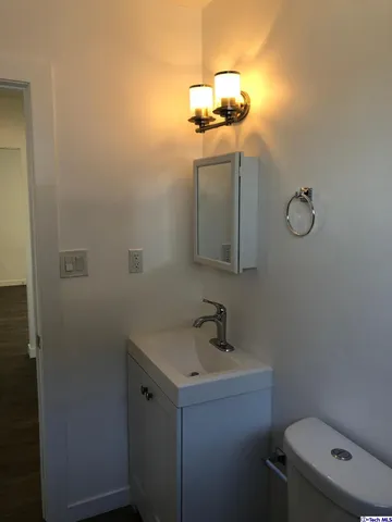 $2,250 | 4025 West Adams Boulevard, Unit 25, Los Angeles, CA 90018