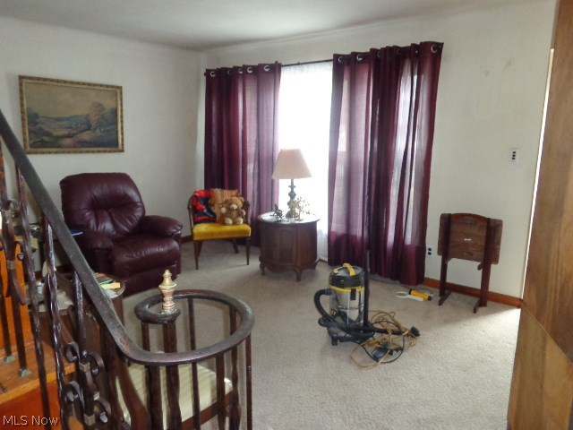 5460 Summit Road Lyndhurst, OH 44124 - Photo 5 of 16 Living Room