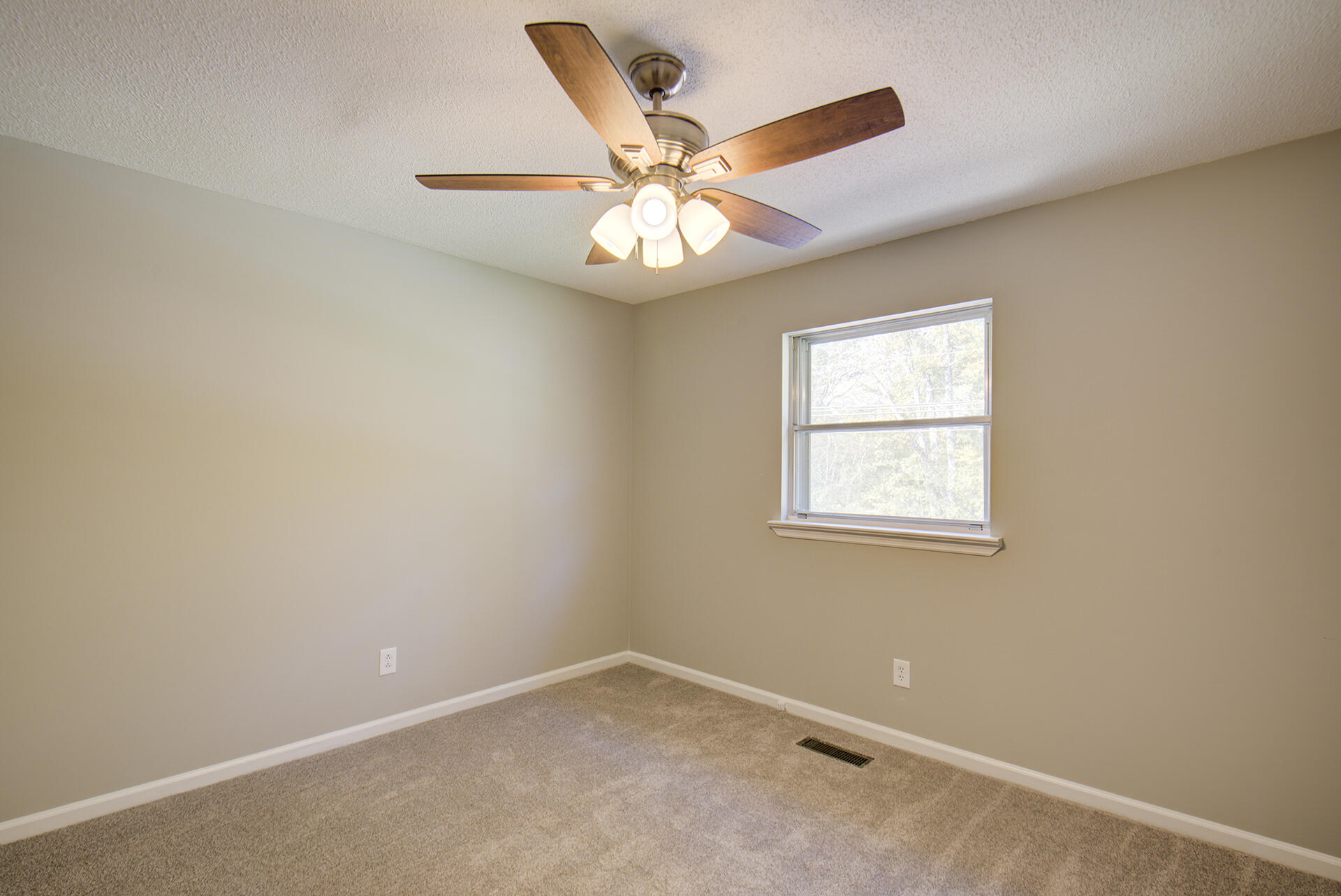1728 Crabtree Road Hixson, TN 37343 - Photo 15 of 33 KHP13 (4)
