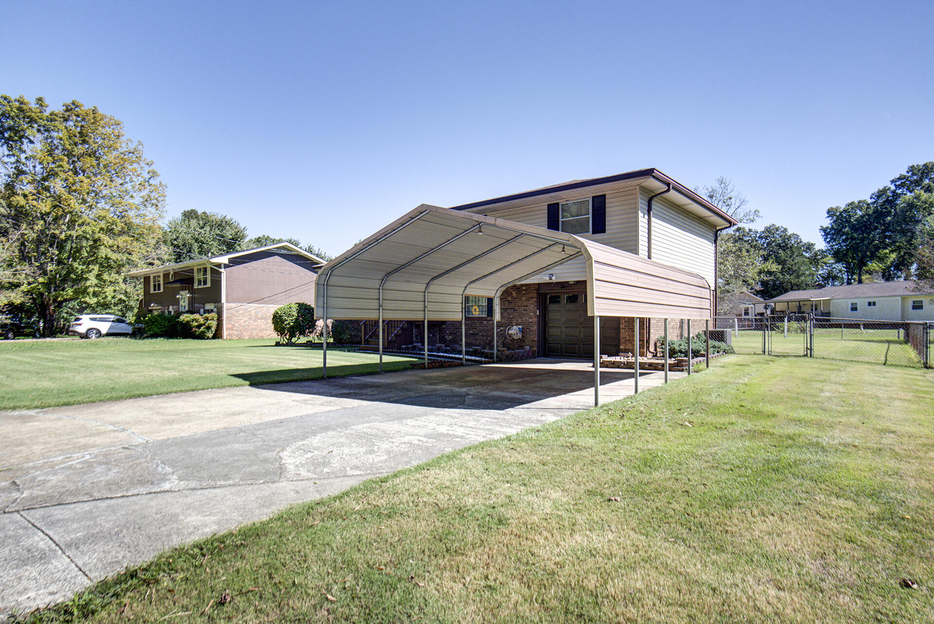 1728 Crabtree Road Hixson, TN 37343 - Photo 2 of 33 _KHP8825_6_7_8_9