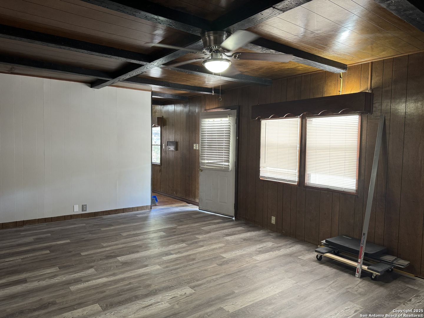 8455 Northmont Drive San Antonio, TX 78239 - Photo 3 of 14 a view of an empty room with a window