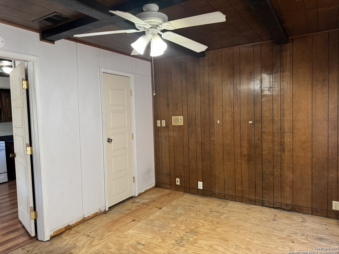 8455 Northmont Drive San Antonio, TX 78239 - Photo 7 of 14 an empty room with closet area