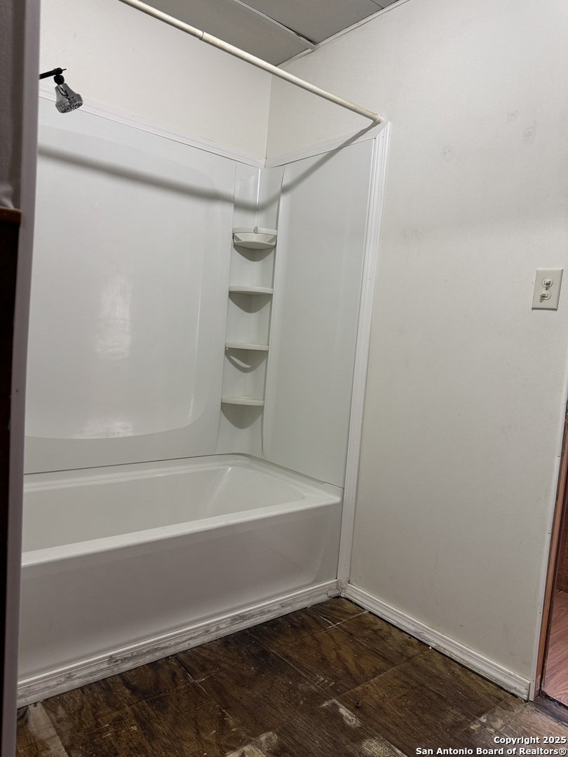 8455 Northmont Drive San Antonio, TX 78239 - Photo 10 of 14 a bathroom with a bathtub