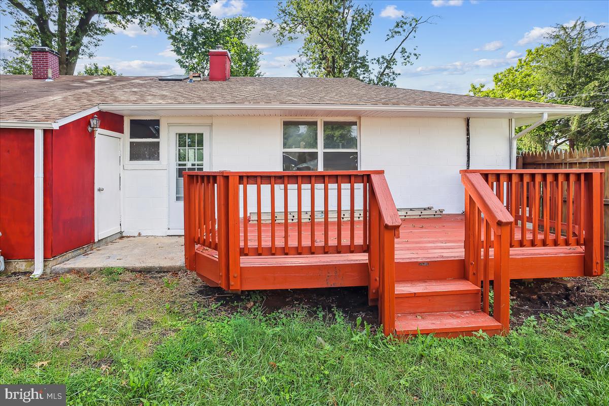 7776 Muncy Road Landover, MD 20785 - Photo 21 of 26 Backyard Deck