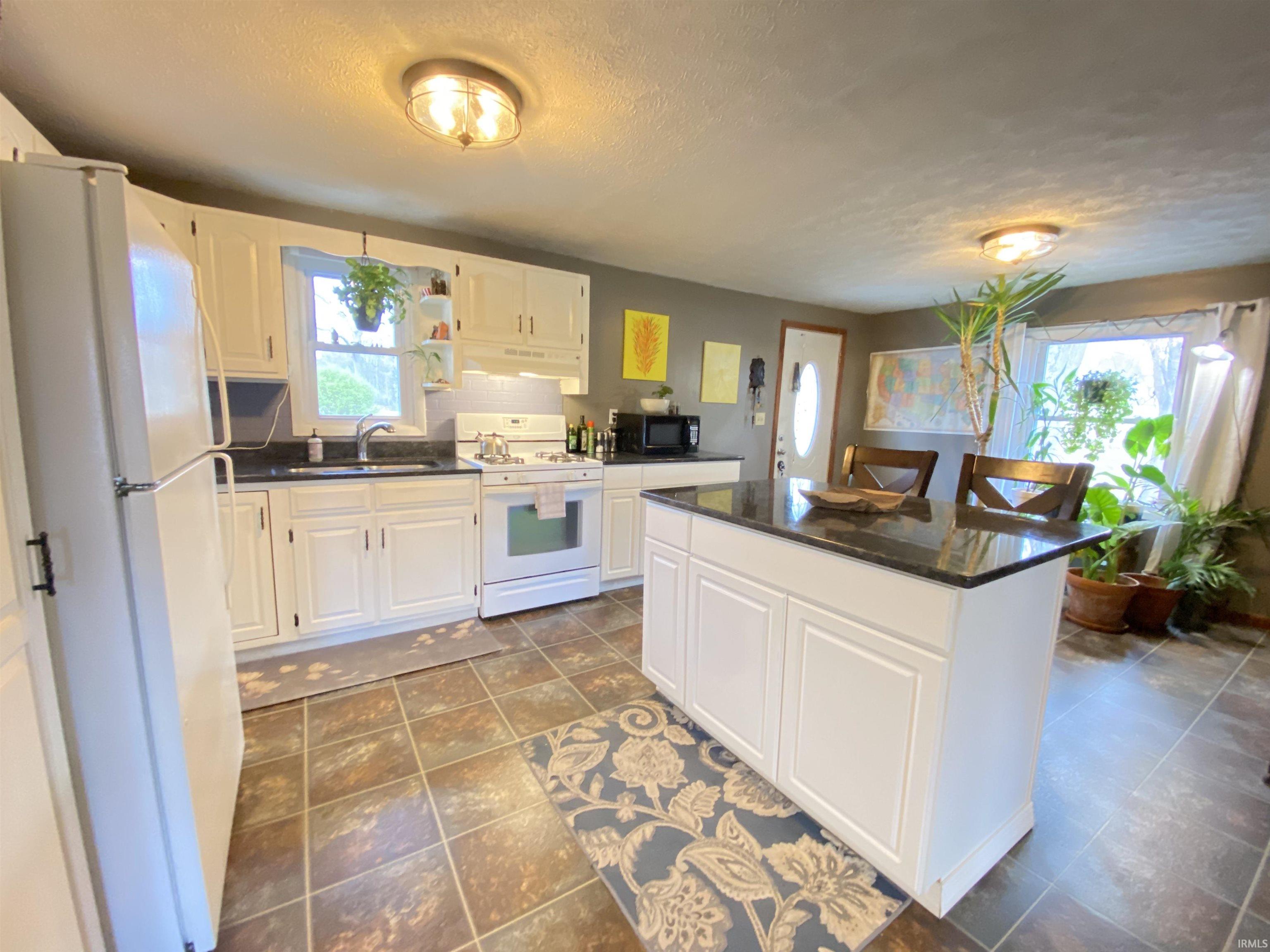 93 Kelso Road Mitchell, IN 47446 - Photo 4 of 36