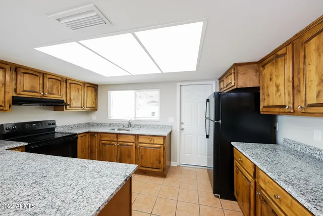 $1,710 | 10237 North 45th Avenue, Glendale, AZ 85302