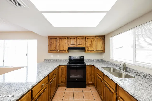 $1,710 | 10237 North 45th Avenue, Glendale, AZ 85302