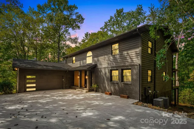 $899,000 | 131 Jonadel Court, Lake Lure, NC 28746