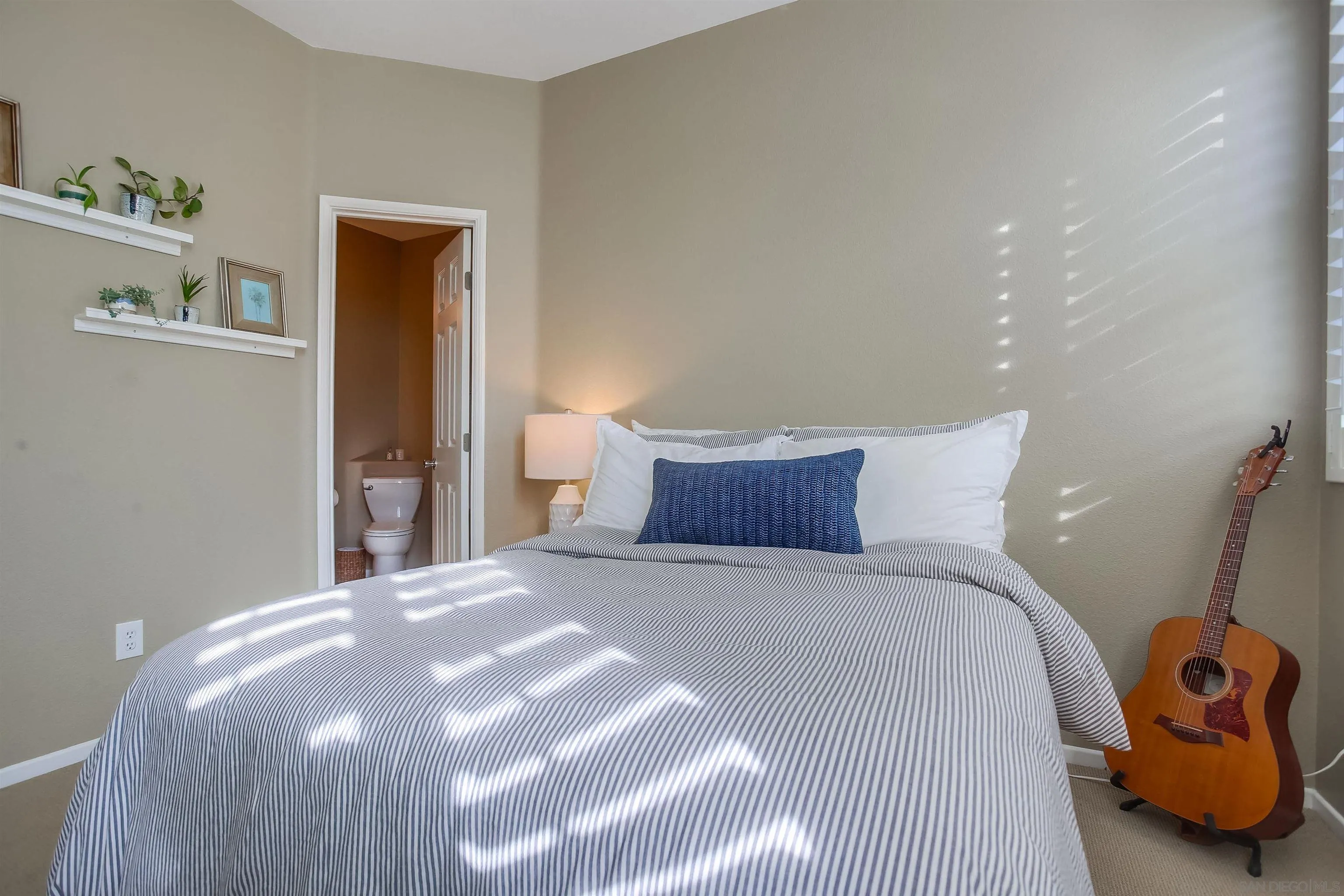 382 Carmel Creeper Place Encinitas, CA 92024 - Photo 21 of 43 a bedroom with a bed and window