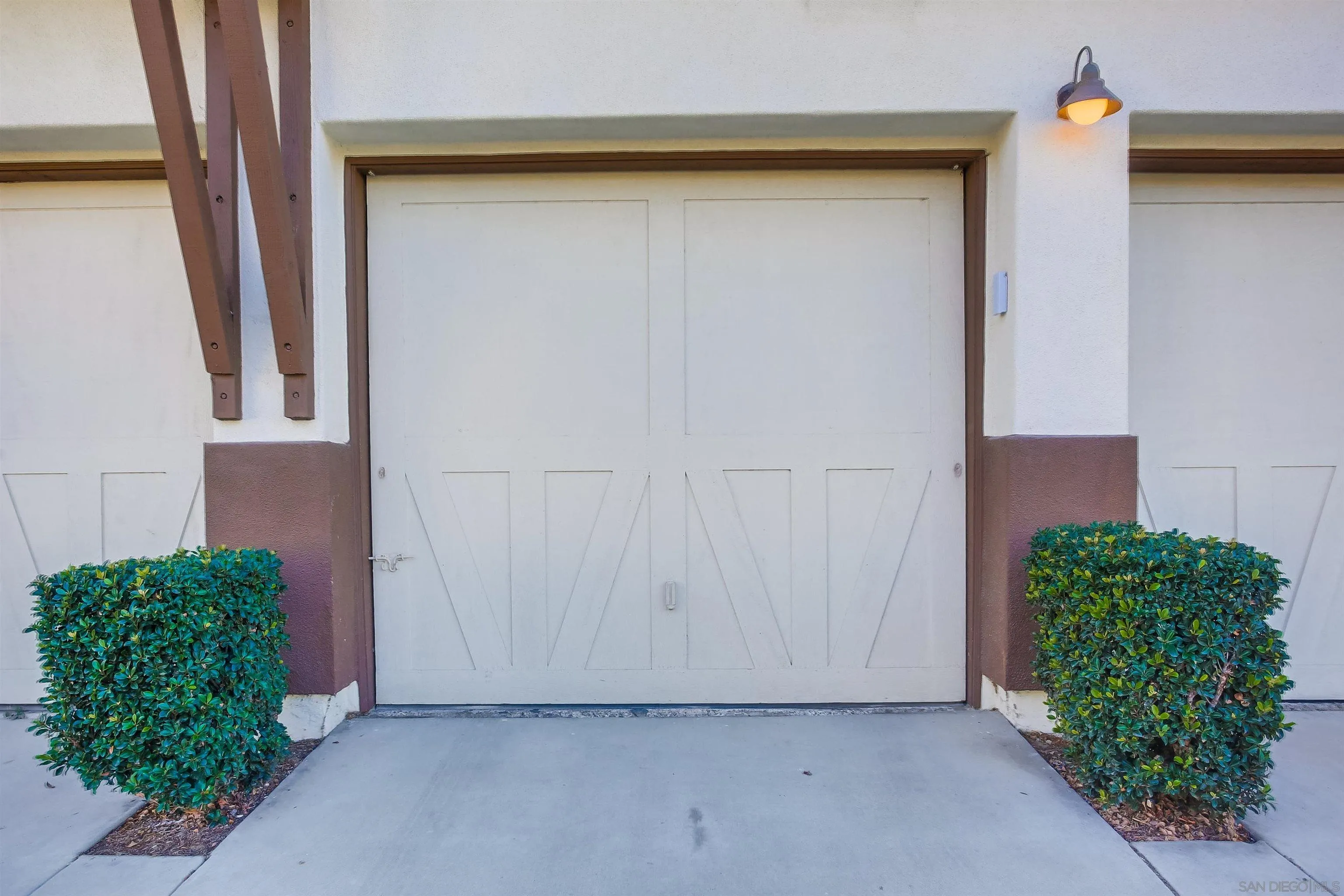 382 Carmel Creeper Place Encinitas, CA 92024 - Photo 39 of 43 a view of small space with wooden floor