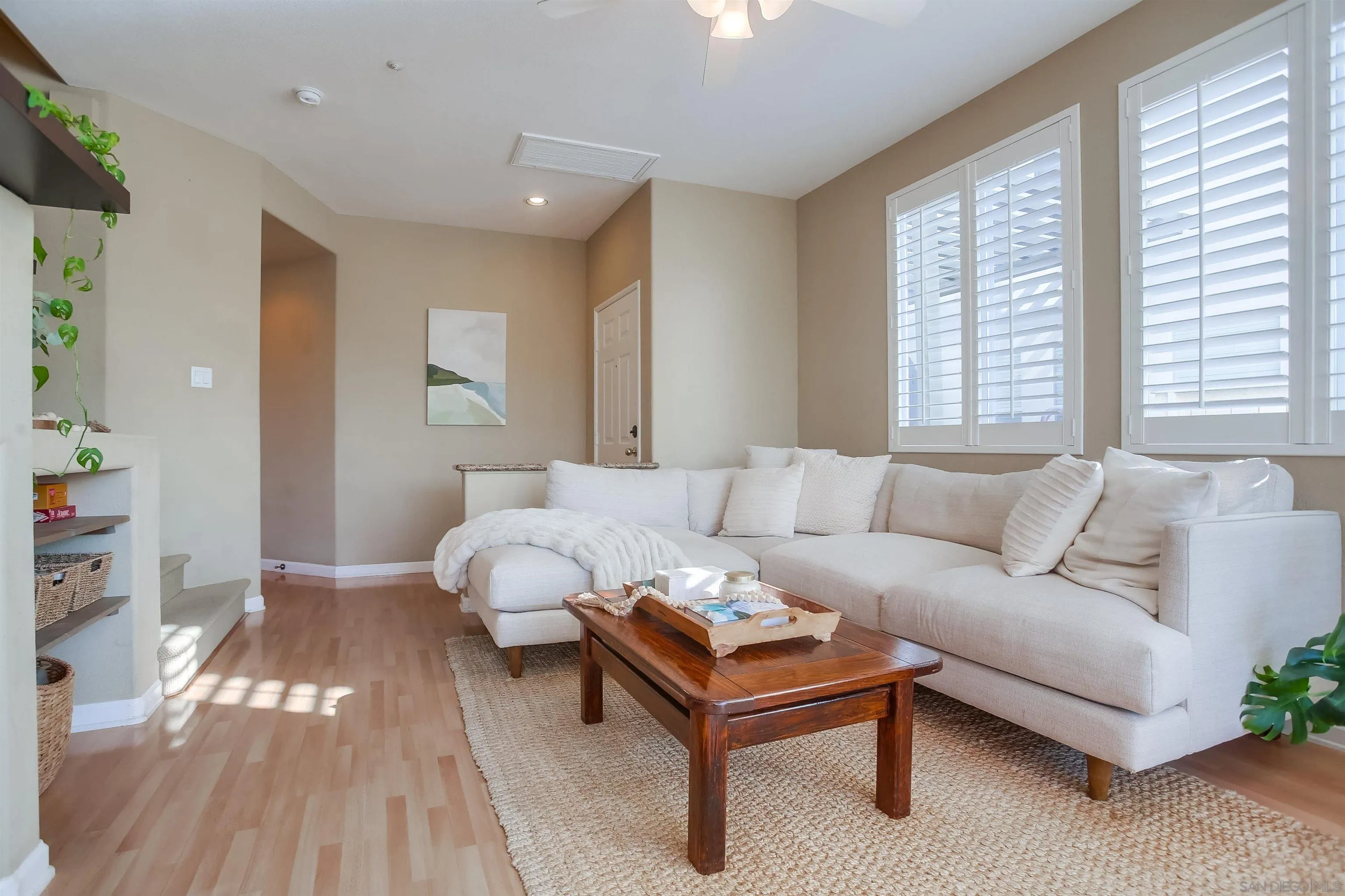 382 Carmel Creeper Place Encinitas, CA 92024 - Photo 8 of 43 a living room with furniture and a hard wood floor